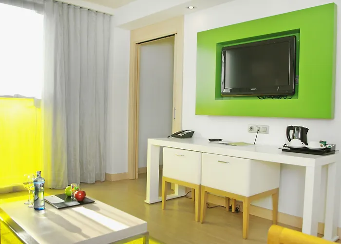 Ξενοδοχείο Doubletree By Hilton Χιρόνα