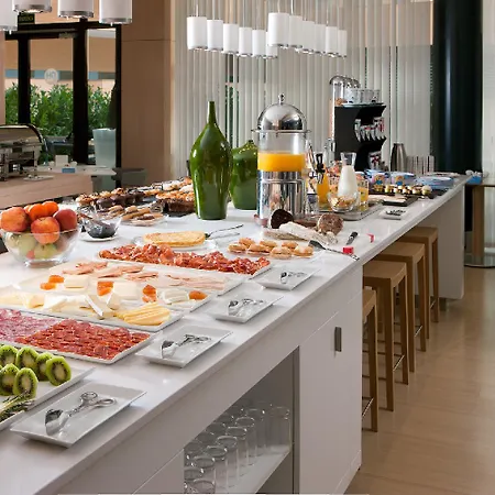 Doubletree By Hilton Отель Жирона